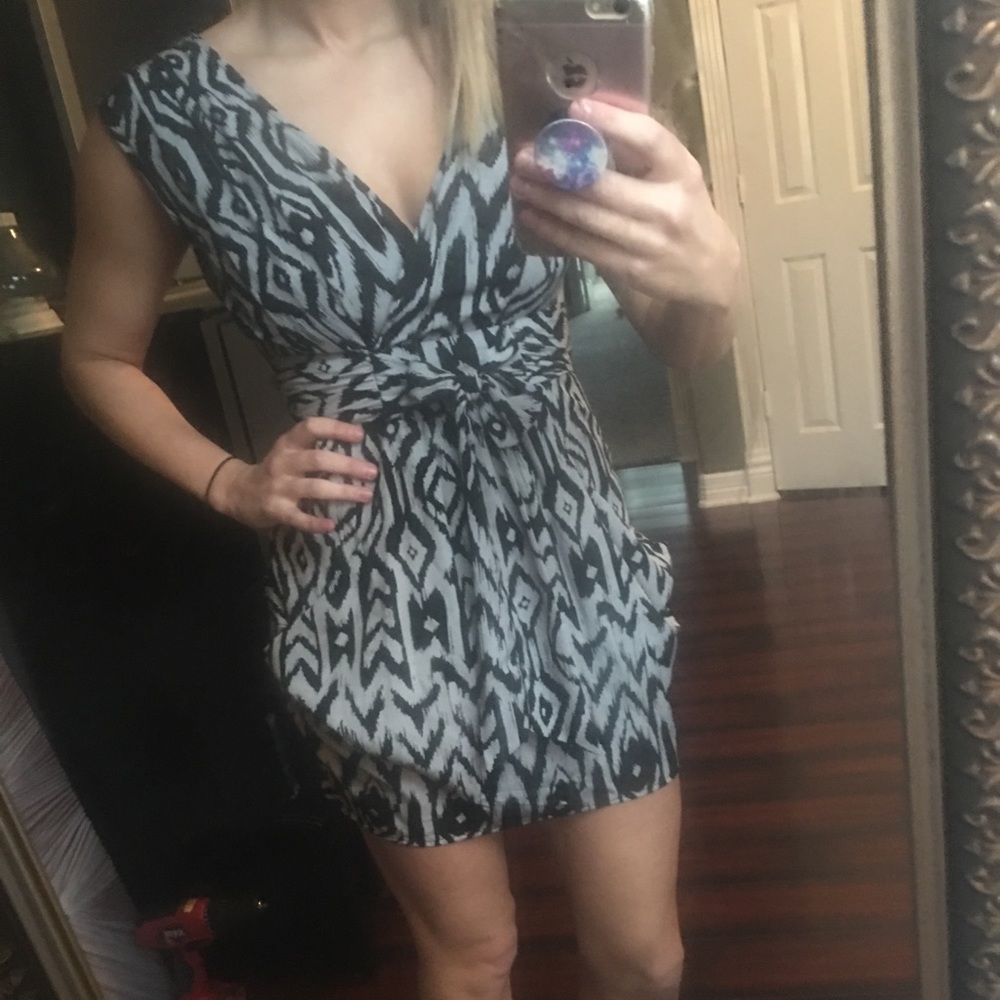 Silky above knee length dress with pockets!